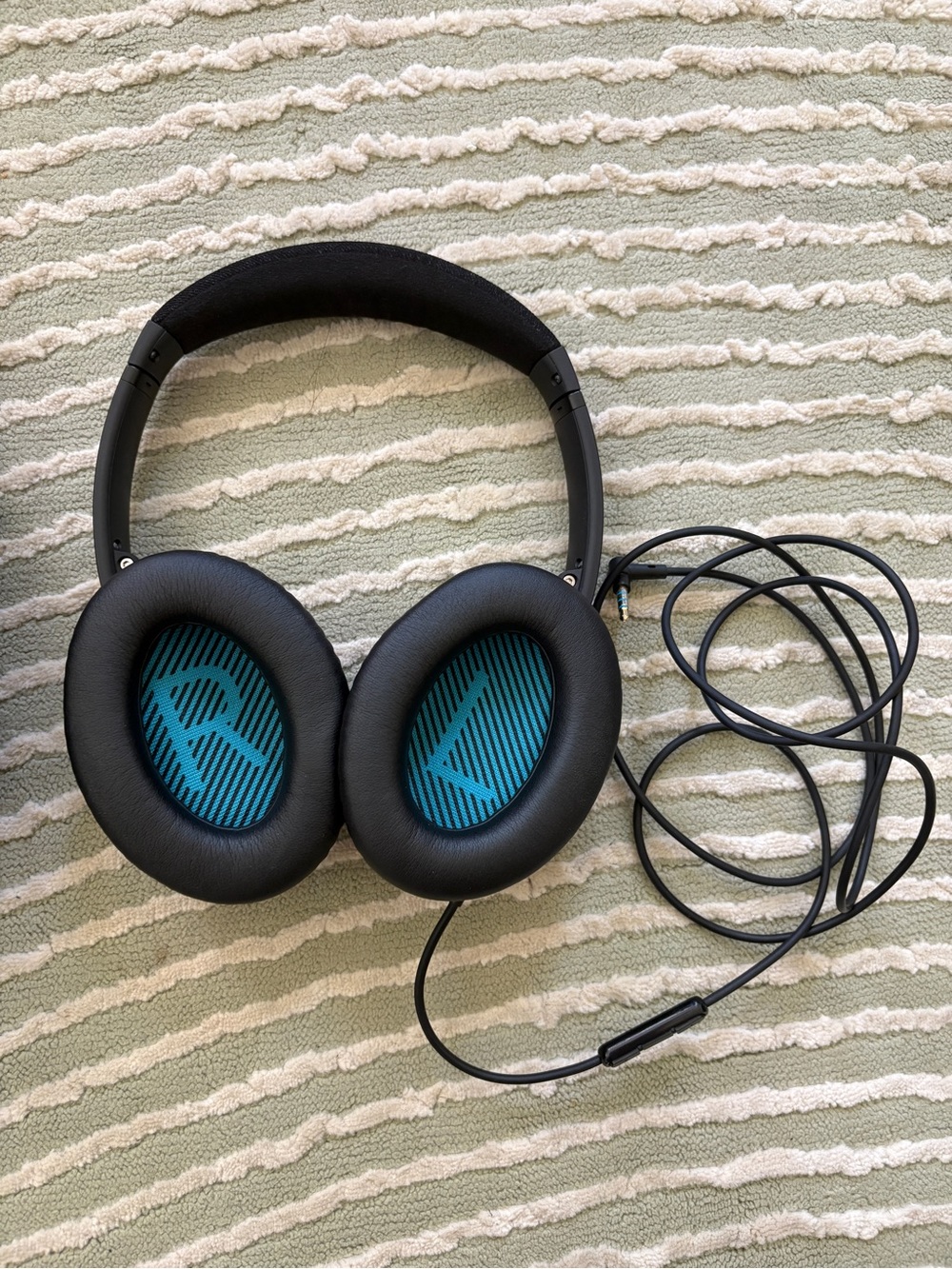 Bose QuietComfort 25 (QC25) Noise Canceling Headphones - Picture 6 of 11
